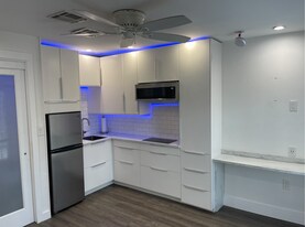 1006 NE 11th St, Unit Back Unit in Fort Lauderdale, FL - Building Photo