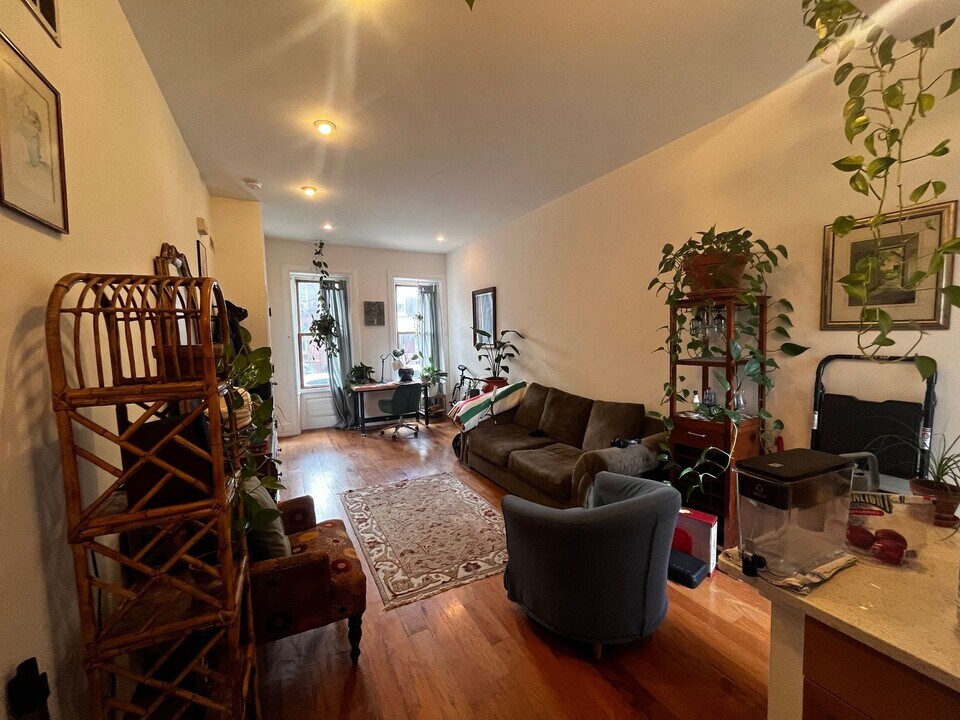 2911 W Girard Ave in Philadelphia, PA - Building Photo