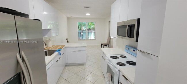 16139 SW 68th Ter in Miami, FL - Building Photo - Building Photo