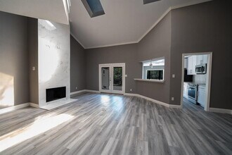 9400 Doliver Dr in Houston, TX - Building Photo - Building Photo