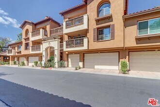 2960 Champion Way in Tustin, CA - Building Photo - Building Photo