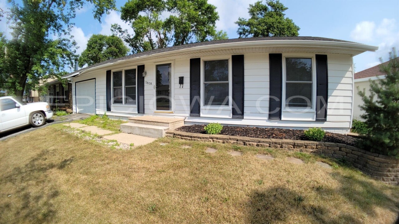 5808 Underwood Ave SW in Cedar Rapids, IA - Building Photo