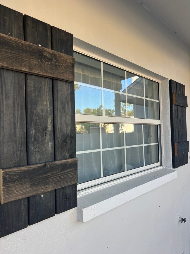 10042 N 52nd St in Temple Terrace, FL - Building Photo - Building Photo