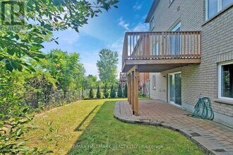 160 Tower Hill Rd in Richmond Hill, ON - Building Photo - Building Photo