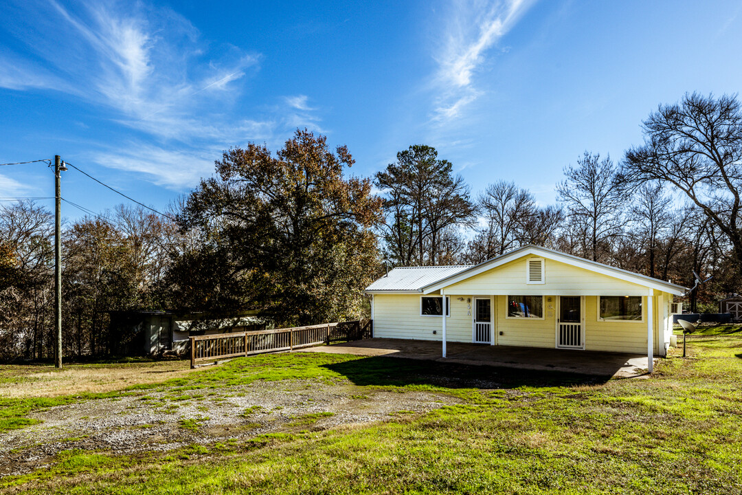 4 Rainbow Dr in Riverside, TX - Building Photo