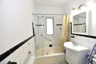 973 Rue Tait in St. Laurent, QC - Building Photo - Building Photo