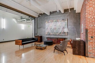 1850 E Industrial St, Unit 706 in Los Angeles, CA - Building Photo - Building Photo