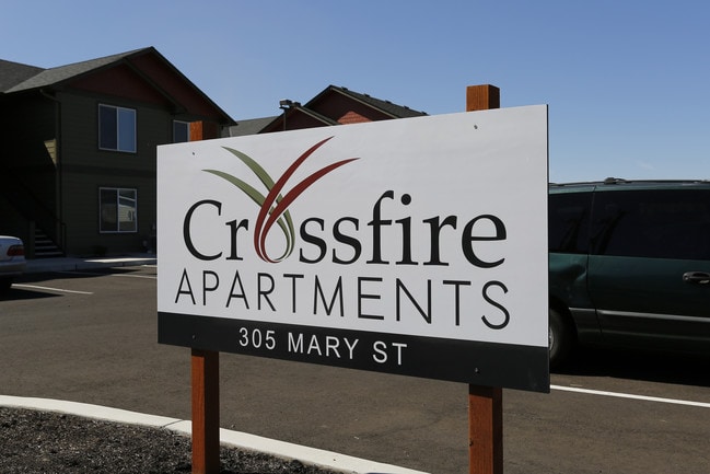 Crossfire Apartments in Lebanon, OR - Building Photo - Building Photo