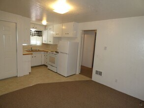 929.5 W 6th St in Port Angeles, WA - Building Photo - Building Photo