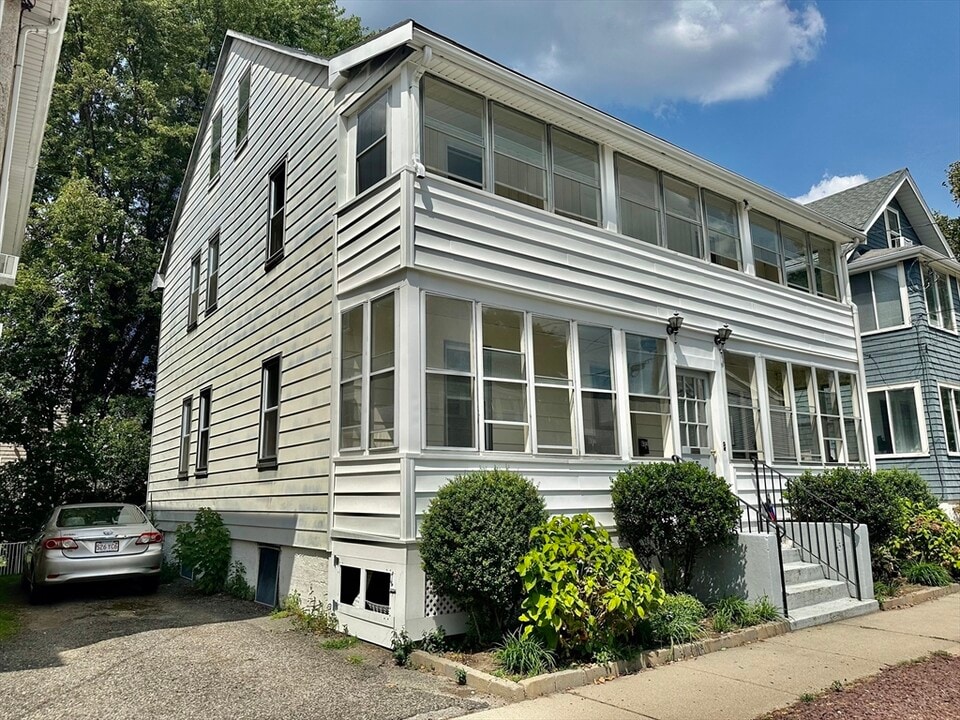 65 Walnut St in Belmont, MA - Building Photo