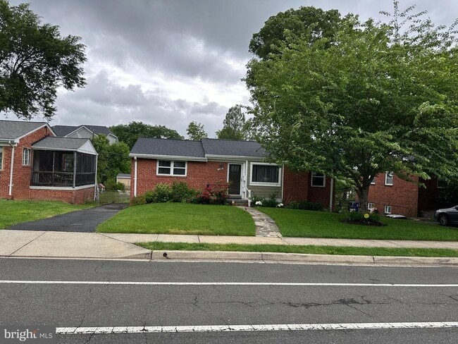 property at 2621 N Sycamore St