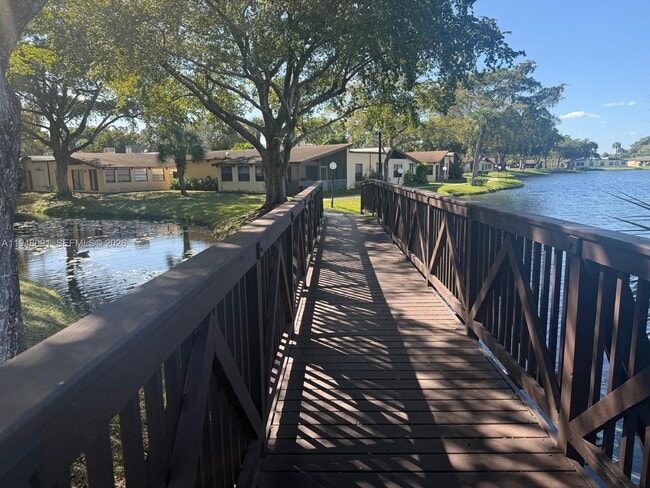 property at 412 Briarwood Cir