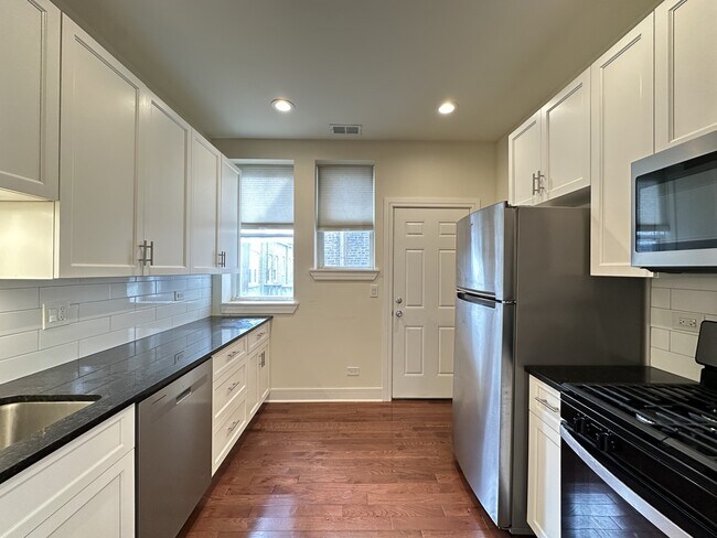 1159 W Lunt Ave in Chicago, IL - Foto de edificio - Building Photo