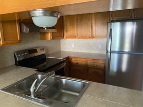 8911 McPherson Rd in Laredo, TX - Foto de edificio - Building Photo