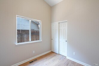 943 Foothill Dr in Windsor, CA - Building Photo - Building Photo