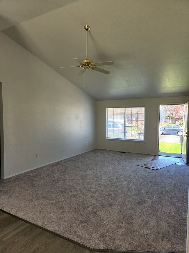 1256 Westbrook Loop in Yakima, WA - Foto de edificio - Building Photo