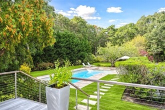 30 Pheasant Run in Southampton, NY - Building Photo - Building Photo