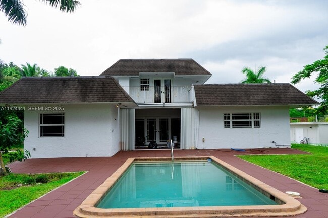 901 SW 121st Ave in Davie, FL - Building Photo - Building Photo