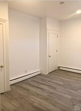 324 Warren St in Hudson, NY - Building Photo - Building Photo