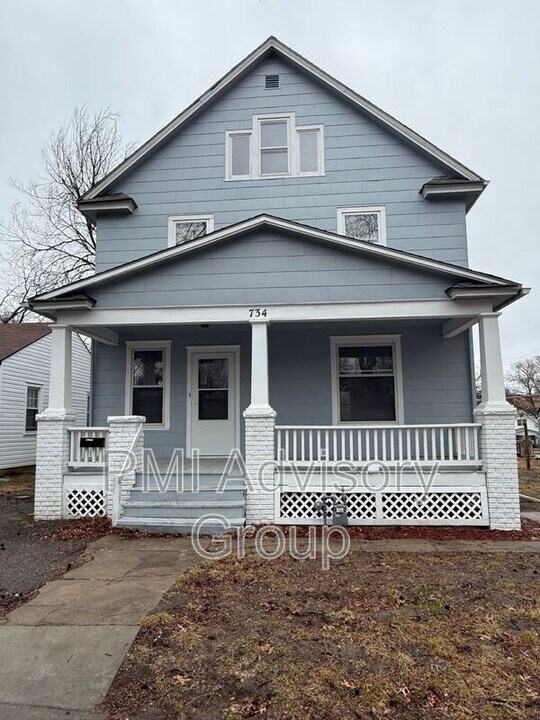 734 SW Lindenwood Ave in Topeka, KS - Building Photo