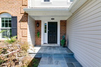 12010 Sugarland Valley Dr in Herndon, VA - Building Photo - Building Photo