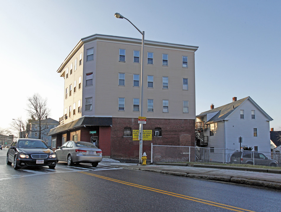 50 Vernon St in Worcester, MA - Building Photo