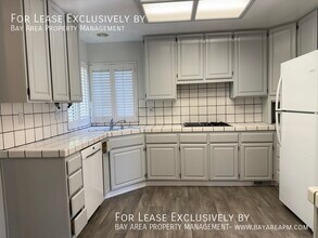 341 Clifton Ave in San Carlos, CA - Building Photo - Building Photo