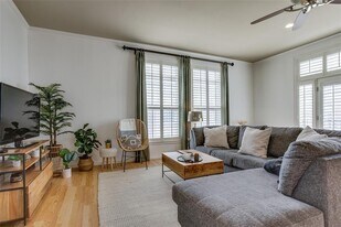 2305 Worthington St in Dallas, TX - Building Photo