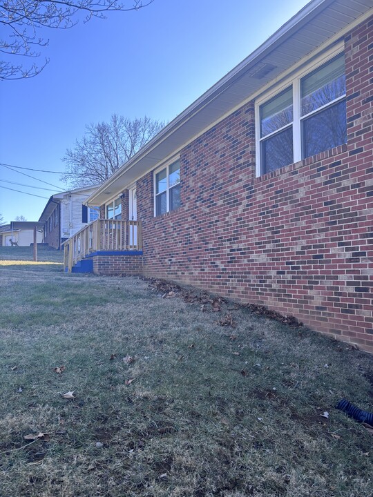 210 Arnold Ave in Morristown, TN - Building Photo