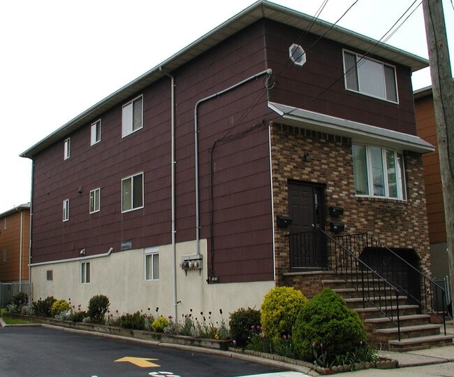 635 Central Ave, Unit Apt#1