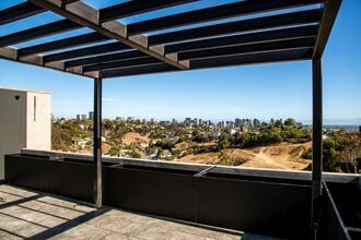 Rainford Apartments in San Diego, CA - Foto de edificio - Building Photo
