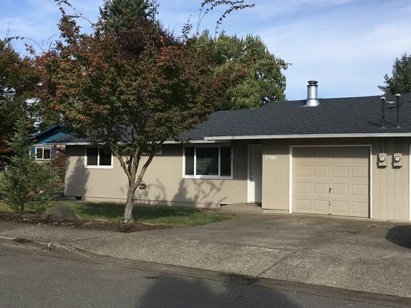 2500 W Irwin Way in Eugene, OR - Foto de edificio - Building Photo