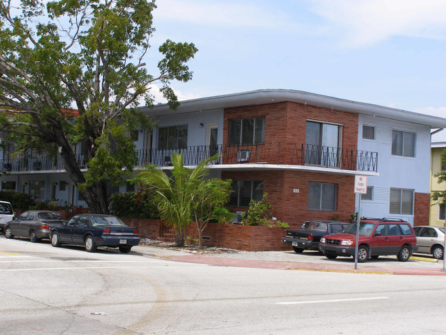 1800 Meridian Ave in Miami Beach, FL - Building Photo - Building Photo