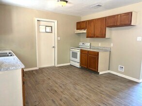 1504 5th St in Kerrville, TX - Building Photo - Building Photo