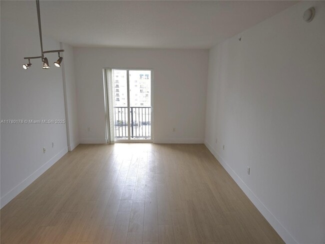 10 Aragon Ave in Miami, FL - Building Photo - Building Photo