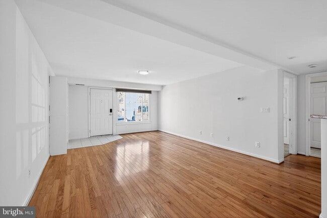 1585 N Van Dorn St in Alexandria, VA - Building Photo - Building Photo
