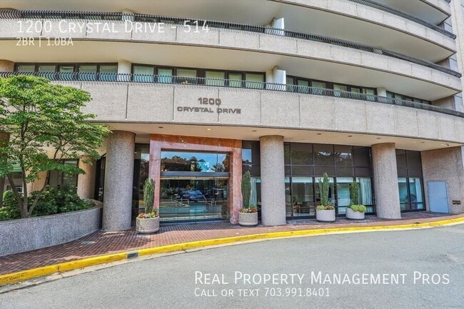 1200 Crystal Dr in Arlington, VA - Foto de edificio - Building Photo
