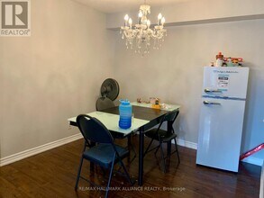 95 Trailwood Dr in Mississauga, ON - Building Photo - Building Photo