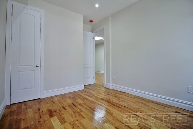 1576 Lincoln Place in Brooklyn, NY - Building Photo - Floor Plan