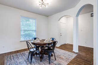 114 Feathergrass Dr in Buda, TX - Foto de edificio - Building Photo