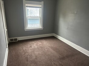 3720 Hazelhurst Ave in Toledo, OH - Building Photo - Building Photo