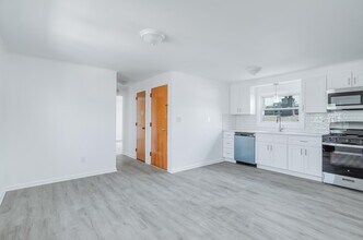 33 E 42nd St in Bayonne, NJ - Building Photo - Building Photo