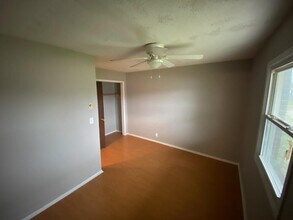 210 S Keystone Cir in Muncie, IN - Building Photo - Building Photo