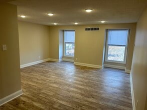 1 Laura Ln, Unit 5 in Buffalo, NY - Foto de edificio - Building Photo