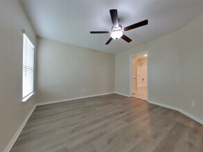 524 Red Dusk Paint Dr in La Marque, TX - Building Photo - Building Photo