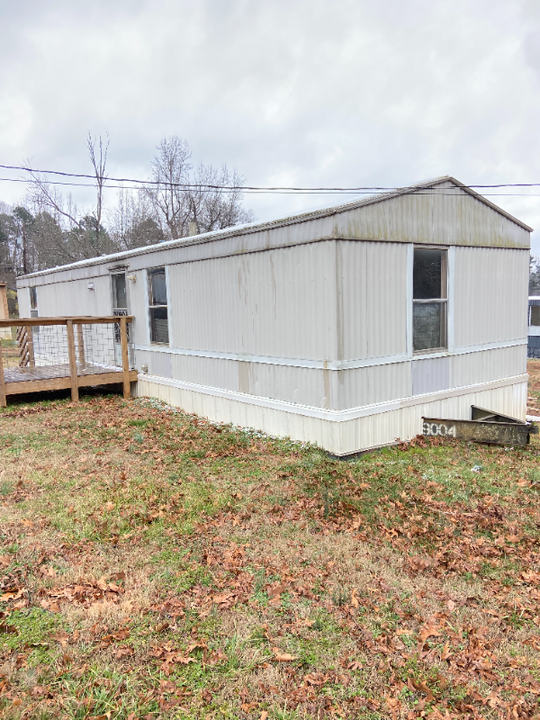 653 Dallas Spencer Mountain Rd in Dallas, NC - Building Photo