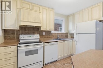 475 Kingswood Rd in Toronto, ON - Building Photo - Building Photo