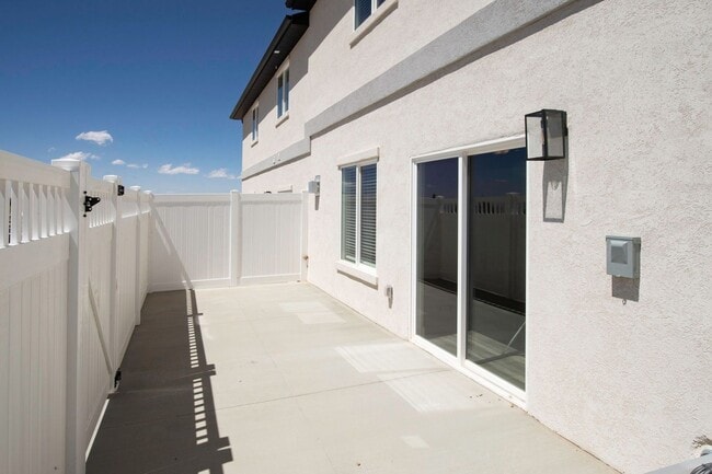 668 E Fiddlers Canyon Rd in Cedar City, UT - Building Photo - Building Photo
