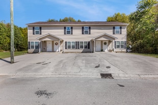 109 Creekside Dr in Calhoun, GA - Building Photo