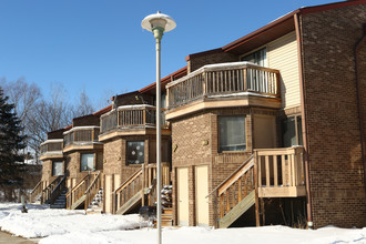 Village Apartments in Chelsea, MI - Building Photo - Building Photo